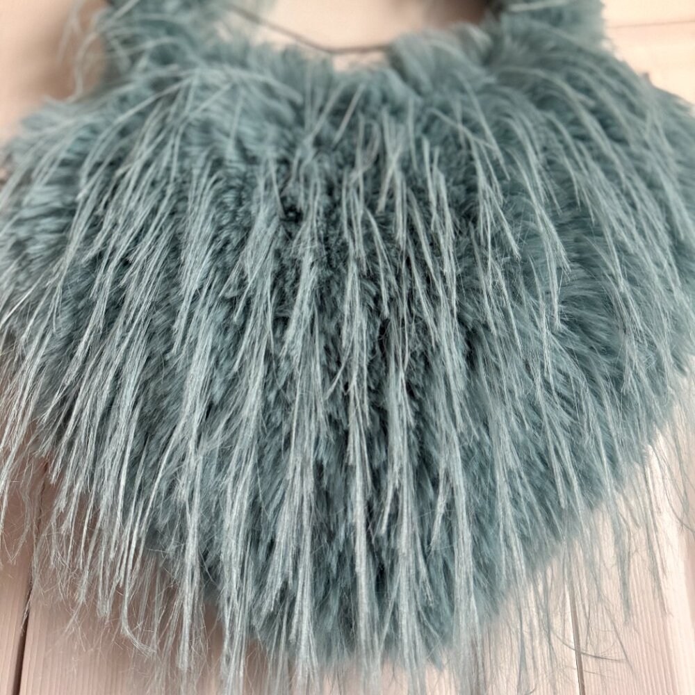Furry Heart Shaped Novelty shoulder bag/purse. NEW - Picture 3 of 3